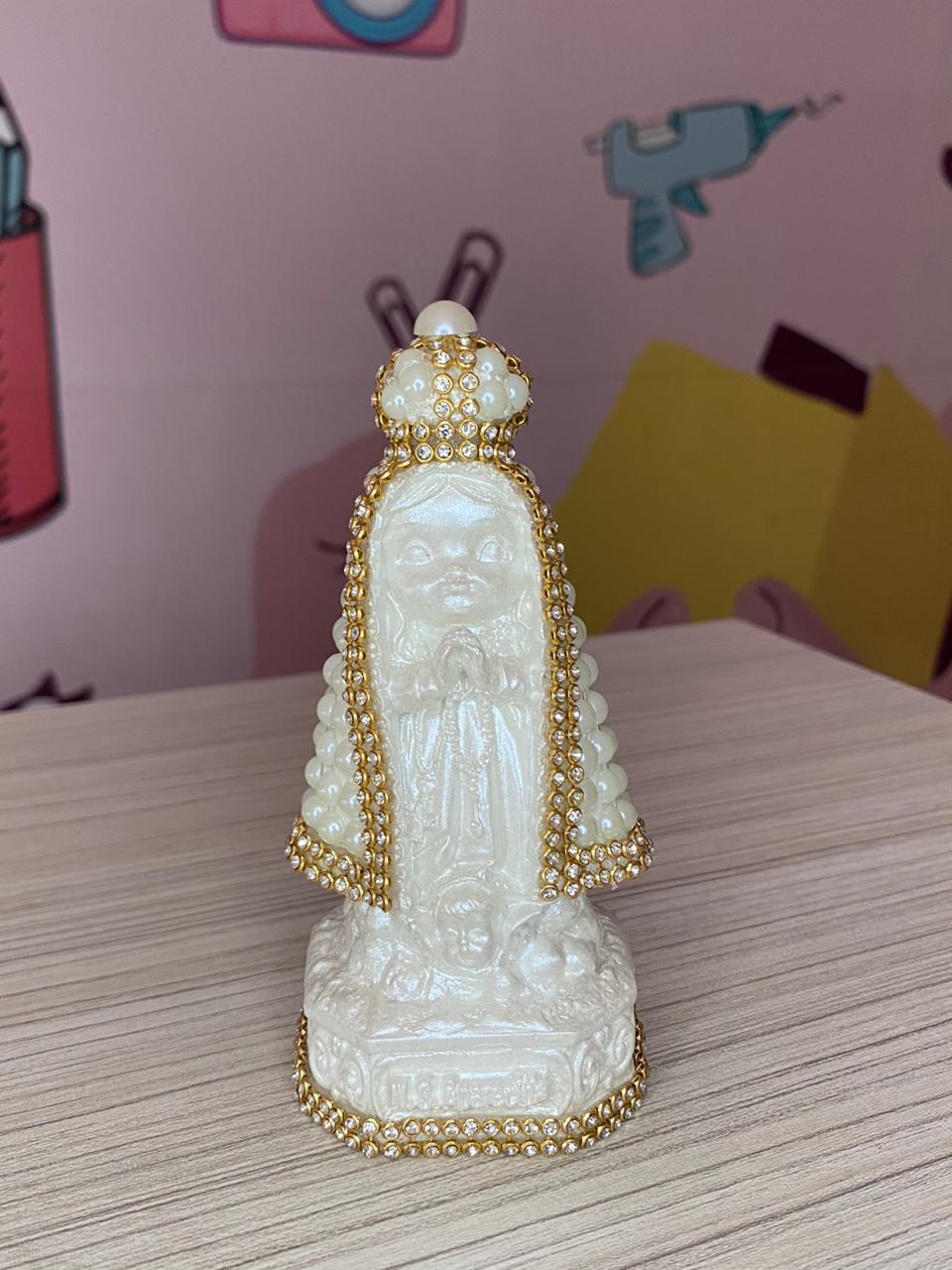 Imagem Nossa Senhora Aparecida Baby em Gesso com Strass Dourado e Pérolas